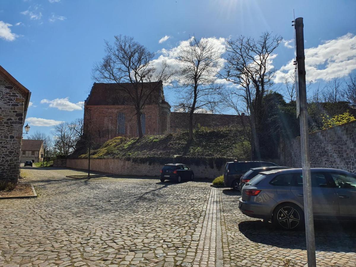 Grosses Offenes Loft Oder Kleine Gemuetliche Wohnung Mit Balkon Wolmirstedt エクステリア 写真