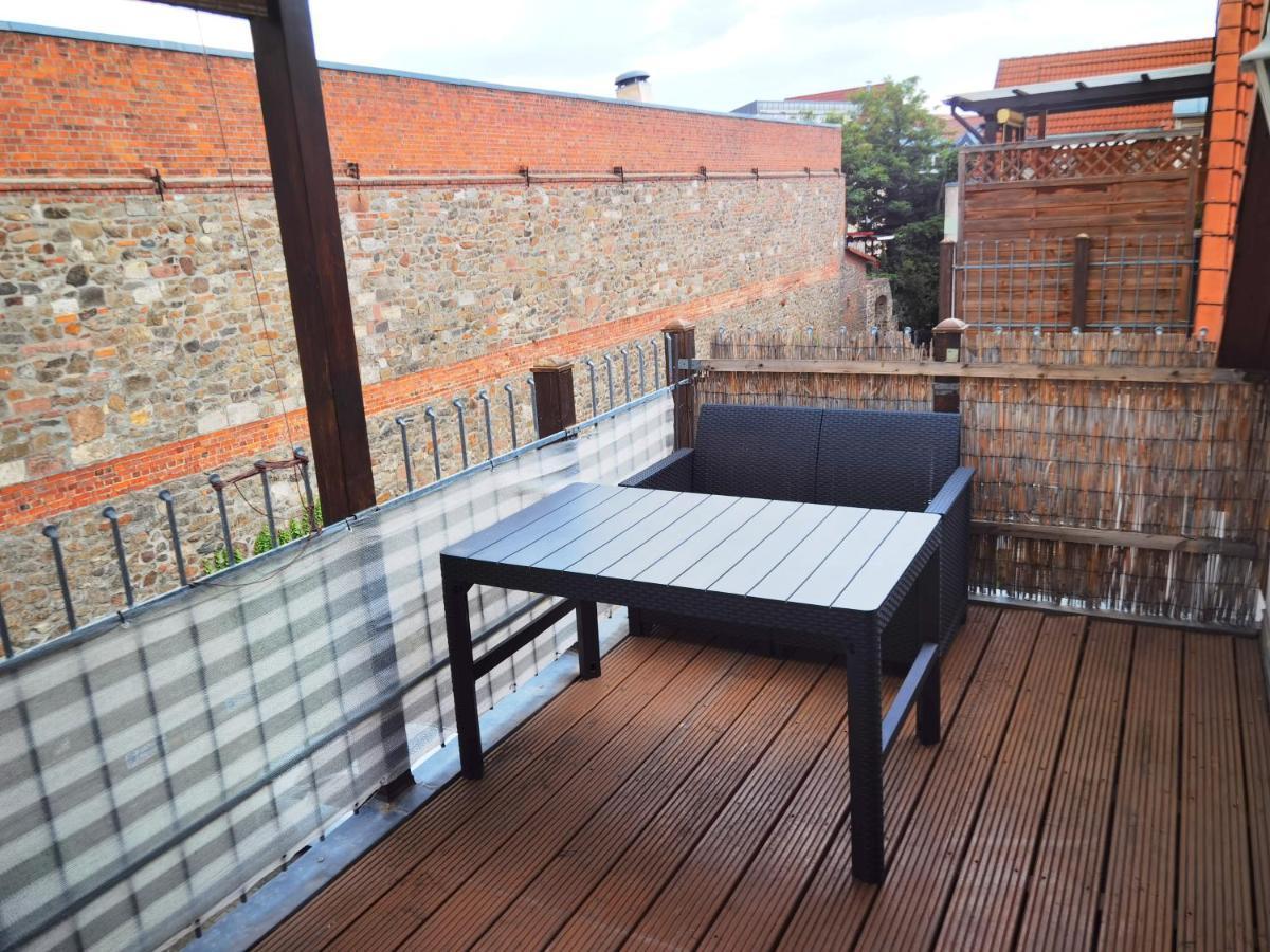 Grosses Offenes Loft Oder Kleine Gemuetliche Wohnung Mit Balkon Wolmirstedt エクステリア 写真